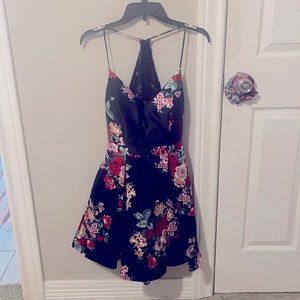 Very nice thick dress! Cute different types of flowers for designing on it!